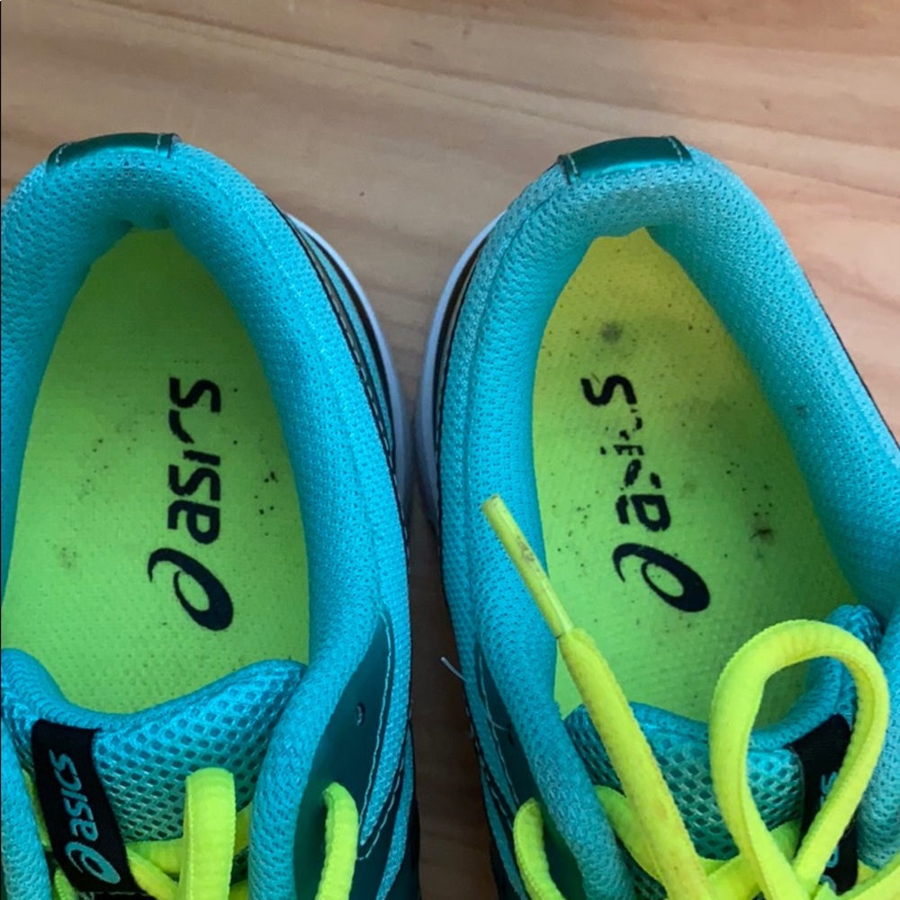 Women’s size 7 ASICS - Picture 4 of 6